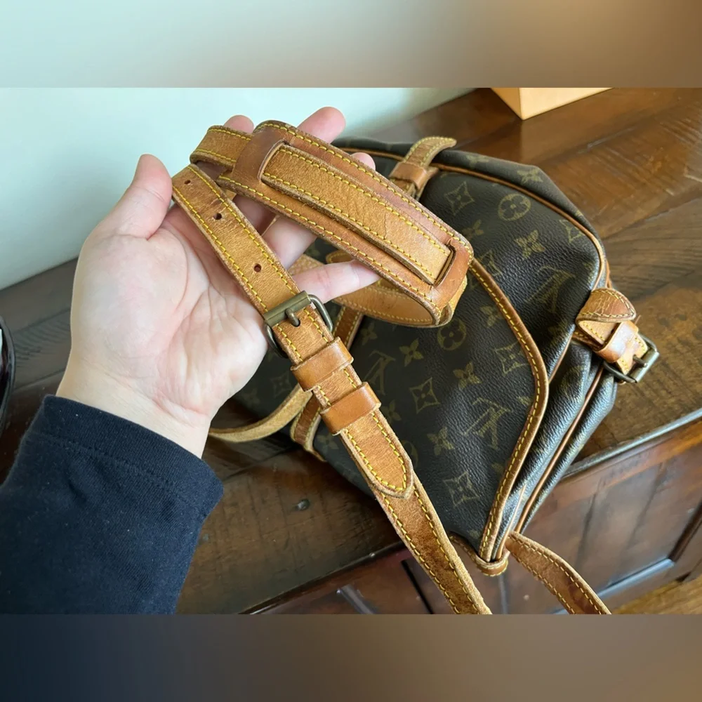 Louis Vuitton Saumur 30 in Monogram - Picture 11 of 15